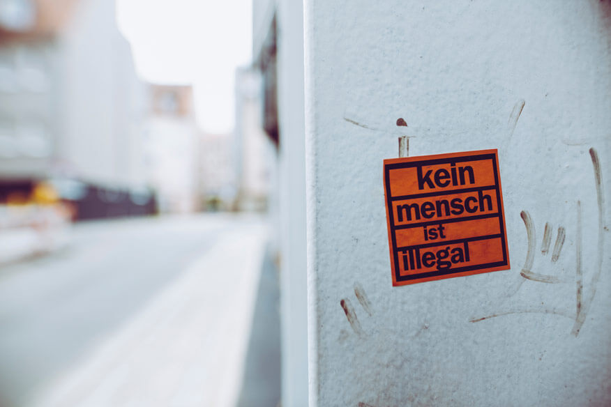 Graffiti Sticker mit eindeutiger Botschaft