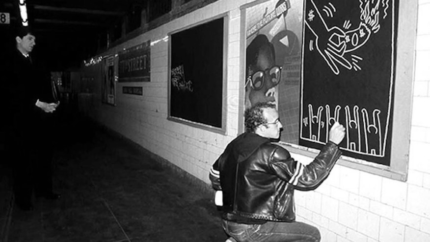Keith Haring Street Art Kreidezeichnung in New Yorker U-Bahn