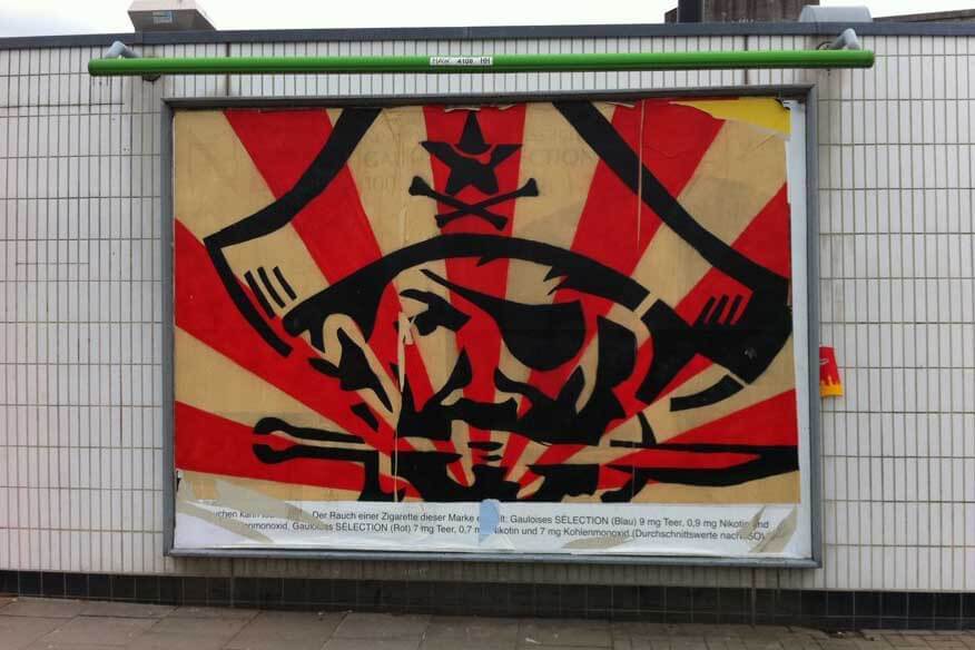 Street Art Adbusting – verfremdete Werbetafel